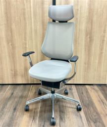 【新品ヘッドレスト付き！限定1脚！】■コクヨ（KOKUYO）製　イングチェア（ing）　肘付き　ハイバック　■グレー　■背面メッシュタイプ　■固定肘【ご自宅用にも！】【AD】