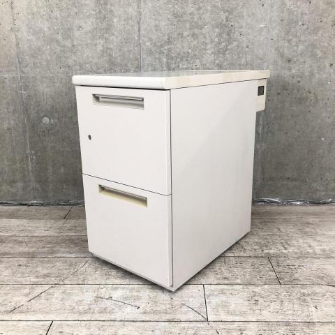 【ワークスペースの追加にも使える便利アイテム!A4ファイル収納可能でデスク周りで活躍2段脇机!】■イナバ(Inaba)製 VDNシリーズ 2段脇机 H700㎜ ■グレー ■シリンダー錠 ※日焼けあり【K12】