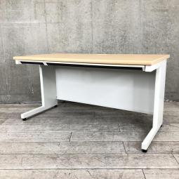 【定価約5万円】【作業効率アップにおすすめ！広々幅1400㎜サイズの平机！】■プラス（PLUS）製　フラットラインシリーズ　平机　引き出し付き　■1400×D700×H700㎜　■木目調ナチュラル天板　本体 ホワイト ■弊社使用欄【A01032324】