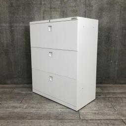 【ファイル収納にオススメ！高品質で使いやすい人気シリーズの3段ラテラル書庫！】■オカムラ（okamura）製　レクトラインシリーズ（Rectline）　3段ラテラル書庫　ローキャビネット　■シリンダー錠　■ホワイト