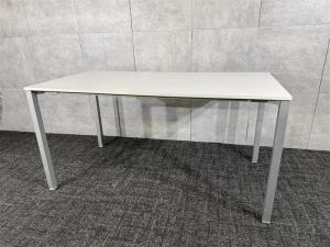 【PC作業や事務作業など1～2名でちょうど良いサイズ感となります！】オカムラ製　アルツァータ　ホワイト　《オフィスバスターズ福岡博多店は、福岡を拠点として、日本全国へ中古オフィス用品・オフィス家具を提供しております》