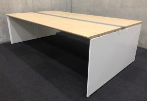 【★2~4名利用想定★人気のフリーアドレスデスクをお得にご案内!】オカムラ製 フリーウェイ ナチュラル 《オフィスバスターズ福岡博多店は、福岡を拠点として、日本全国へ中古オフィス用品・オフィス家具を提供しております》