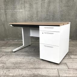 【収納力を備えたキャビネット一体型の片袖デスク！人気の幅1200㎜！】■コクヨ（KOKUYO）製　iSデスク　片袖机　W1200㎜　■シリンダー錠　■天板：木目調ナチュラル　本体：ホワイト【弊社使用欄：A01038649】【SN】