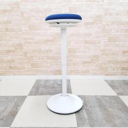 【「座る」と「立つ」のいいとこ取り！】■オカムラ(okamura)製　ピルエットシリーズ(pirouetto)　カウンターチェア　スツール　■ブルー/支柱脚：ホワイト【高さ調節可能なパーチングスツール！】