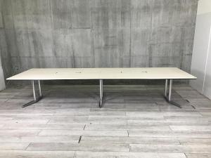 【幅4000㎜の広々テーブル！8名以上の会議におすすめ！】■オカムラ（okamura）製　ラティオⅡ（RATIOⅡ）シリーズ　ミーティングテーブル　会議テーブル　大型テーブル　W4000×D1200mm　2枚天板　■木目ナチュラル/ポリッシュ脚　■配線口あり【AD】