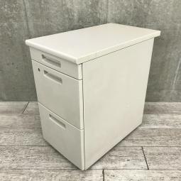 【在庫お探しいたします！/予約依頼商品】コクヨ製の3段脇机【BS＋シリーズ/グレー色】　＊良品を格安で！「オフィスバスターズ福岡南店」は、福岡を拠点として、全国へ中古オフィス用品・オフィス家具を提供しております。