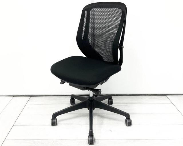 オカムラの大人気ワークチェア“シルフィー”のアームレストなしモデルが入荷!ブラックボディのスタイリッシュなデザインで、省スペースでも使いやすく快適。オフィスにも在宅にもおすすめの高機能チェアです/オススメ(おすすめ) /人気商品【弊社使用欄:----】■オカムラ/シルフィ