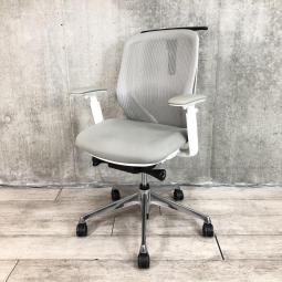 【前傾チルト機能付き】【オカムラ製品で最も人気を集める高機能メッシュチェア！】/オススメ(おすすめ) /人気商品【弊社使用欄：A01044071】■肘付き　ローバック　背面メッシュ　■可動肘・ハンガー(ブラック)付　■ライトグレー×ホワイトシェル/オカムラ(okamura)製　シルフィ(Sylphy)チェア