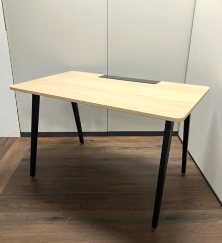 希少/おすすめ/人気 内田洋行(UCHIDA)製 LEMNA(レムナ)シリーズ 片面タイプ 【2021年製】 W1200×D700×H720 天板:ライトファインウッド×脚:エルブラック 配線カバー