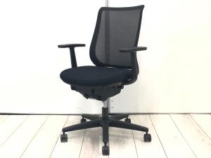 メッシュの通気性が良い　シンプルなデザインが人気！　固定肘付　■コクヨ/ミトラ/ブラック【AD】