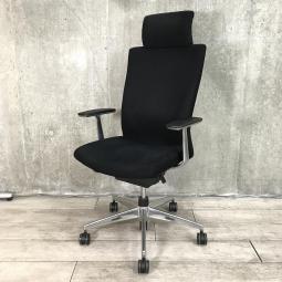 【包み込まれるような座り心地！エアランバーサポートが腰を柔軟にサポート！】■コクヨ（KOKUYO）製　プントチェア（PUNTO）　肘付き　ハイバック　■エアランバーサポート機能　■固定肘　ヘッドレスト付き　■ブラック