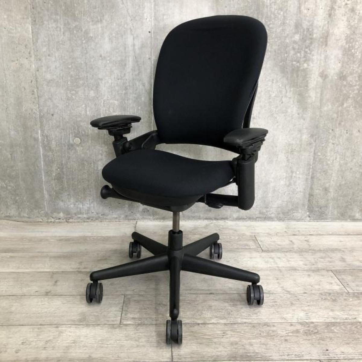 【西】～欧米一番人気メーカー！座れば分かるファーストインパクト！～【定価17万円】■スチールケース（Steelcase）　リープHDチェア（LEAP HD）　肘付き　ハイバック　■可動肘　■ブラック
                        リープHD
                                    中古
            