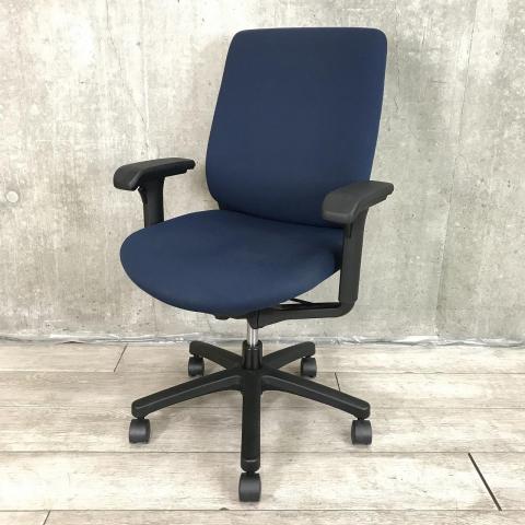 【全ての機能をコンパクトに！クッション性が高く座り心地が良いチェア！】■イトーキ(ITOKI)製　トルテRチェア(torte_R)　肘付　ハイバック　■可動肘　■ネイビーブルー×ブラックシェル