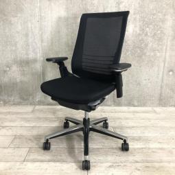 【先進ワークスタイルに対応する革新的機能と最高の座り心地！】■コクヨ(KOKUYO)製　インスパイン(INSPINE)　肘付　ハイバック　背面メッシュ　■可動肘・ランバーサポート付　■ブラック　※破れ有　【弊社使用欄：A01042358】