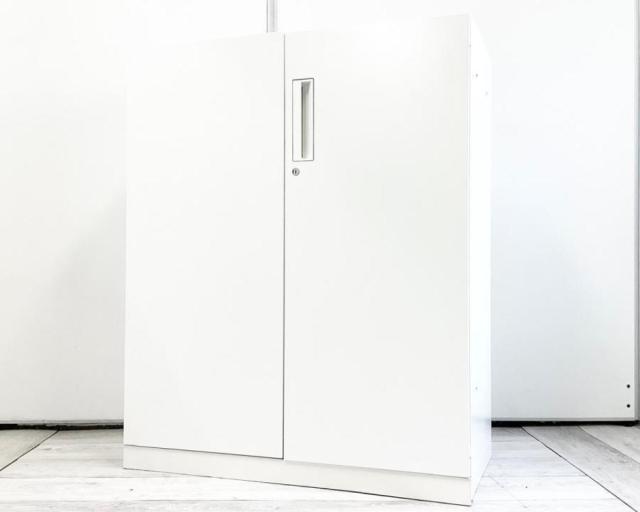 【収納物がひとめで分かる両開き戸タイプ!】■コクヨ(KOKUYO)製 エディア(EDIA)シリーズ 両開き書庫 ローキャビネット ■ホワイト ■シリンダー錠 ■ベース付き【人気のホワイト書庫】【弊社使用欄:A01044986】