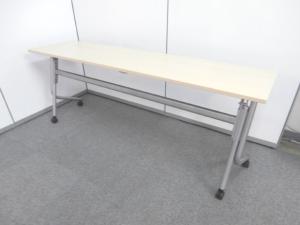 【定価約8万円】【天板ナチュラルカラーの人気サイドスタックテーブル！２～３人使用に最適！】■オカムラ(okamura)製　ネスティア(NESTIA)シリーズ　サイドスタックテーブル　フラップタイプ　W1800×D600㎜　■幕板付　■木目ナチュラル