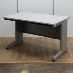 ★イトーキ製　CZN　ウォームライト（グレー） 薄型引き出し付　定番のW1200サイズ　W1200×D700xH700サイズ　コストパフォーマンス抜群のビジネスデスク！スタンダードなデザインで使いやすい！　W1200平机！！