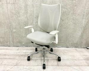 【6脚限定の為、クレジット決済優先！】【在庫入替セール品】【前傾チルト付！流れるような美しいフォルムの最高級メッシュチェア！】■オカムラ（okamura）製　Sabrina（サブリナ）チェア　ハイバック　肘付き　■可動肘　■背面メッシュ　■ライトグレー × ホワイトフレーム　 【弊社使用欄：A01017126 K】