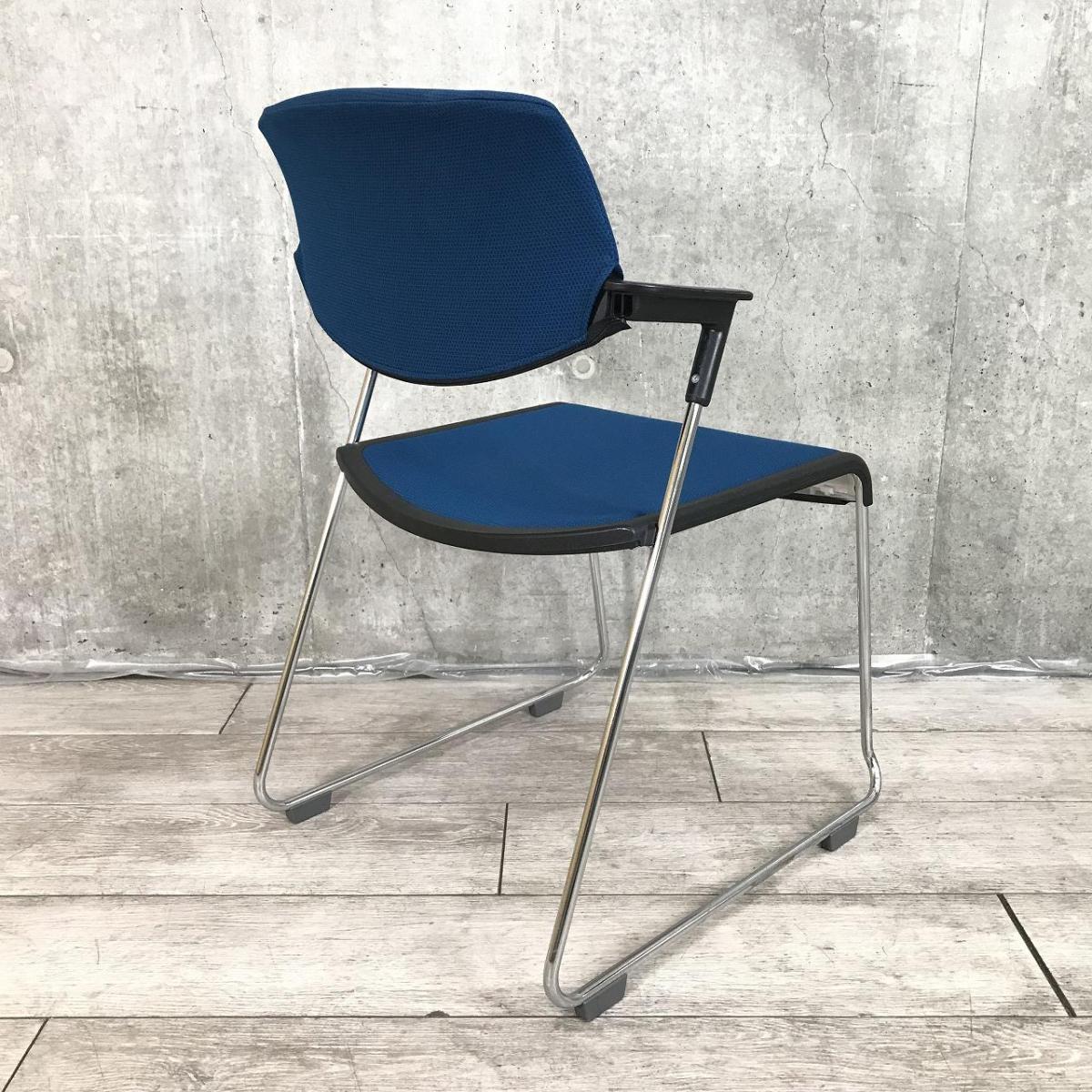 【送料込】 スタッキングチェアMUZE MERRYFAIR 2客セット 中古 送料込】 スタッキングチェアMUZE MERRYFAIR 2客セット 中古