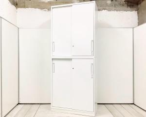 【手狭オフィスで大活躍!導線を確保できる上下引き違い書庫セット!】■コクヨ(KOKUYO)製 エディアシリーズ 上下引き違い書庫セット ハイキャビネット H2150㎜ ■2枚扉 ■シリンダー錠 ■ホワイト ■弊社使用欄【A01018548/A01018549】