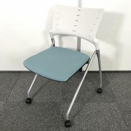 【ソフトベンディングシェルが背を優しく受け止める！】■イトーキ(ITOKI)製　マノスチェア(MANOSS)　肘無し　スタッキングチェア　ミーティングチェア　■背パッド無し　■キャスター脚　■ダックブルー×ホワイトシェル