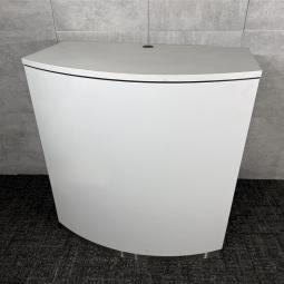 【在庫1点限り！配線付きカウンター台！受付で大活躍！】◆オカムラ製　受付　カウンター　ホワイト　《オフィスバスターズ福岡博多店は、福岡を拠点として、日本全国へ中古オフィス用品・オフィス家具を提供しております》