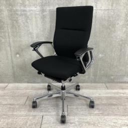 【手元で上下昇降、リクライニング調整ができるスマートオペレーション!】■オカムラ(okamura)製 デュークチェア(DUKE) 肘付き ハイバック ■固定肘 ■ブラック
