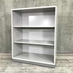 【書類の収納スペースを増やしたい方に！収納力抜群な観音開きタイプのキャビネット】■イトーキ(ITOKI)製　シンライン(THIN LINE)シリーズ　両開き書庫　ローキャビネット　H1100㎜　■グレー　■シリンダー錠※扉外し商品のため外し跡がございます。