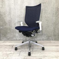 【4脚入荷】【オフィスの執務室、会議室におすすめ！】■オカムラ（okamura）製　バロン（Baron）チェア　肘付き　ハイバック　背面メッシュ　■可動肘　■ダークブルー × ホワイトシェル【硬めの座面が大人気！国産メッシュチェアの代表格！】