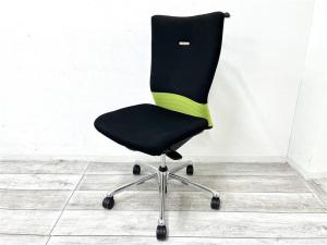 【在庫入替セール品!】【人間工学に基づいた快適な座り心地! 背あてのしなやかな曲線が背中にフィット!】■肘無ハイバック シームレスタイプ ■ブラック×グリーン/オカムラ製 フィーゴチェア (feego)/