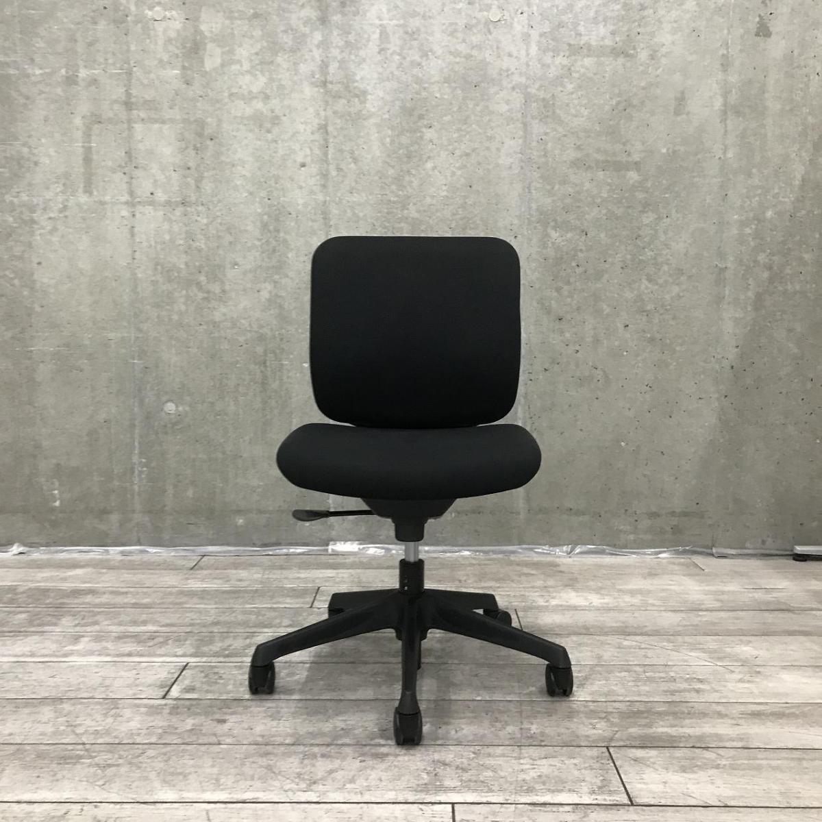 【関東倉庫在庫品】【低価格帯で機能がそろったオススメチェア！】【在庫入替セール品】■オカムラ製　CG-R　肘なしローバックチェア　■ブラック【弊社使用欄：A01021093】【ECBMC】
                        CG-Rチェア
                                    中古
            