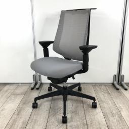 【二重フレーム構造がもたらすしなやかで美しい背もたれ機能！簡易操作で自分に合った姿勢をサポート！】/オススメ(おすすめ) /人気商品【弊社使用欄：A01027509/A01027528】■肘付き　ハイバック　■背面メッシュ　■可動肘/ハンガー付　■ソフトグレー×ブラックシェル/
コクヨ（KOKUYO）製　デュオラ（Duora）チェア