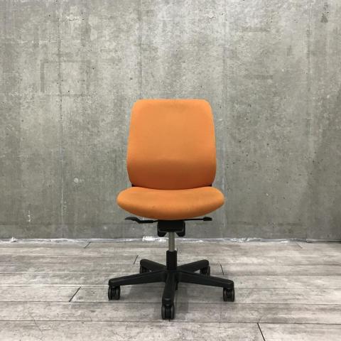 【中古】トルテチェア KZ-130GBーT1D3 イトーキ（ITOKI） 肘無ローバックチェア