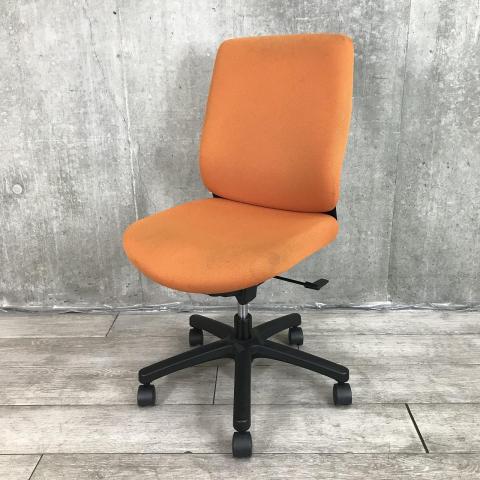 【中古】トルテR KZ-230GB-T1D3 イトーキ（ITOKI） 肘無ローバックチェア