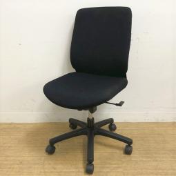 イトーキ　トルテR　ハイバック　肘無しモデル　ブラックでまとめたかっこいいカラーリング