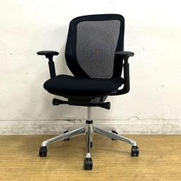 【2020年製】オカムラ　シルフィー　ローバック　メッシュタイプ　アジャストアーム搭載　ブラック×ブラックフレーム　ポリッシュ脚　前傾機能搭載の人気モデル