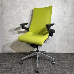 【状態考慮し特別価格☆スタイリッシュなシルエットが魅力★】■イトーキ（ITOKI）製　アクト　ハイバック　肘付　メッシュ　ライトグリーン《オフィスバスターズ福岡博多店は、福岡を拠点として、日本全国へ中古オフィス用品・オフィス家具を提供しております》