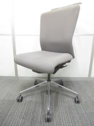 【スタイリッシュなデザインに多彩な機能搭載！】■ウチダ　エルフィチェア　グレー　ハンガー付　■快適な座り心地を追求して開発！【UCHIDA　Elfie】