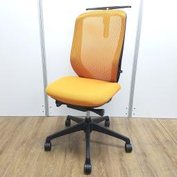オカムラ製　シルフィー　オレンジ　ブラックフレーム　肘無し　ハイバック　樹脂脚　三次元曲面が身体にフィット・まるで手を添えて包み込まれるような優しい座り心地！　肘無しハイバックチェア！！