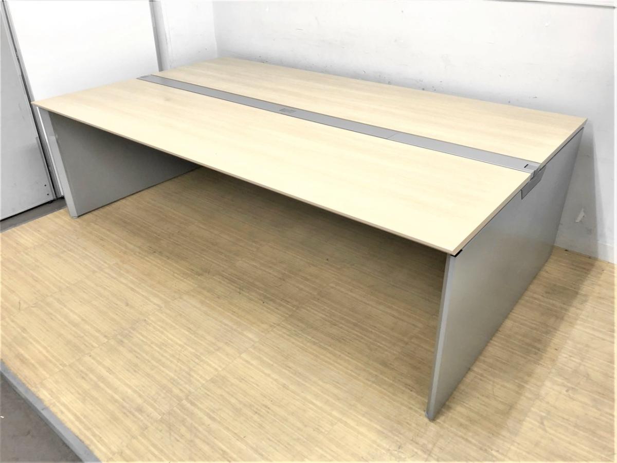 【限定1台】オカムラ　プロユニットフリーウェイ　フリーアドレスデスク　W4800（2400＋2400）　D1400　天板：ネオウッドライド　脚：シルバー　8名掛け想定　1人当たりW1200の使いやすい定番サイズ
                        プロユニットフリーウェイ
                                    中古
            