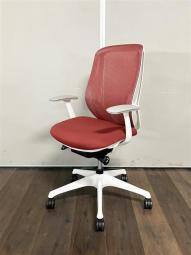 オカムラ　シルフィー　ハイバックモデル　デザインアーム（固定肘）　レッド×ホワイトフレーム　前景機能付きの人気シリーズ　在宅ワークにも最適