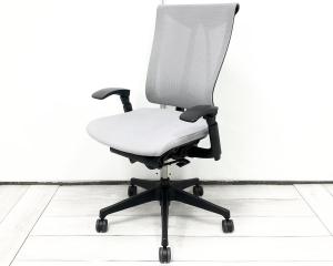 【快適な座り心地をキープ！骨盤にしっかりフィット！】■イトーキ製　セレーオチェア　可動肘付　ブラック　■ハイグレードなメッシュチェア！