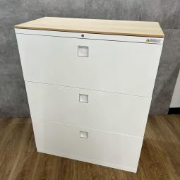 【南】オカムラ製のローキャビネット(3段ラテラル書庫)【レクトラインシリーズ/木目天板付き】が入荷しました！　＊良品を格安で！「オフィスバスターズ福岡南店」は、福岡を拠点として、全国へ中古オフィス用品・オフィス家具を提供しております。