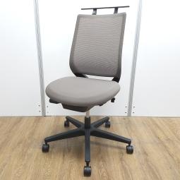 ★コクヨ製　ミトラ2　ダークグレージュ　ブラックフレーム　肘無し　ローバック　背面メッシュ　コートハンガー付　すっきりと上質なデザイン！　快適な座り心地を実現するオフィスチェア！　肘無しローバックチェア！！