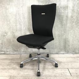 【人間工学に基づいた快適な座り心地！背あてのしなやかな曲線が背中にフィット！】■オカムラ(okamura)製　フィーゴ(feego)チェア　肘無　ハイバック　サイドファスナータイプ　■ブラック