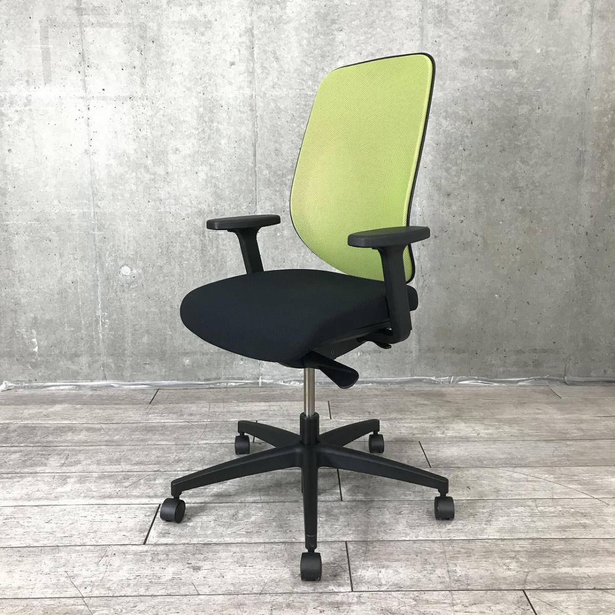 【座る人の体重を感知し理想のロッキング強度を実現！人間工学に基づいたスタイリッシュなデザイン！】■プラス(PLUS)製　ジロフレックス 353(giroflex 353)　肘付　ハイバック　メッシュバックタイプ　■固定肘　■背面：イエローグリーン/座面：ブラック
                        その他シリーズ
                                    中古
            