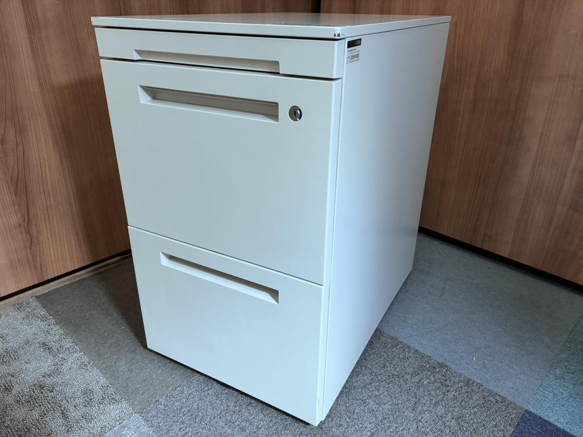 【デスク下の収納・書類管理に！使いやすさ抜群のキャスター付き３段ワゴン！！】　■イトーキ(ITOKI)製　CZRシリーズ　３段ワゴン　デスクインワゴン　H600㎜　■キャスター付　■シリンダー錠　■ホワイト
                        CZR
                                    中古
            