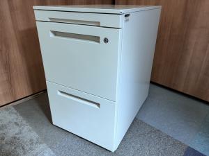 【デスク下の収納・書類管理に！使いやすさ抜群のキャスター付き３段ワゴン！！】　■イトーキ(ITOKI)製　CZRシリーズ　３段ワゴン　デスクインワゴン　H600㎜　■キャスター付　■シリンダー錠　■ホワイト