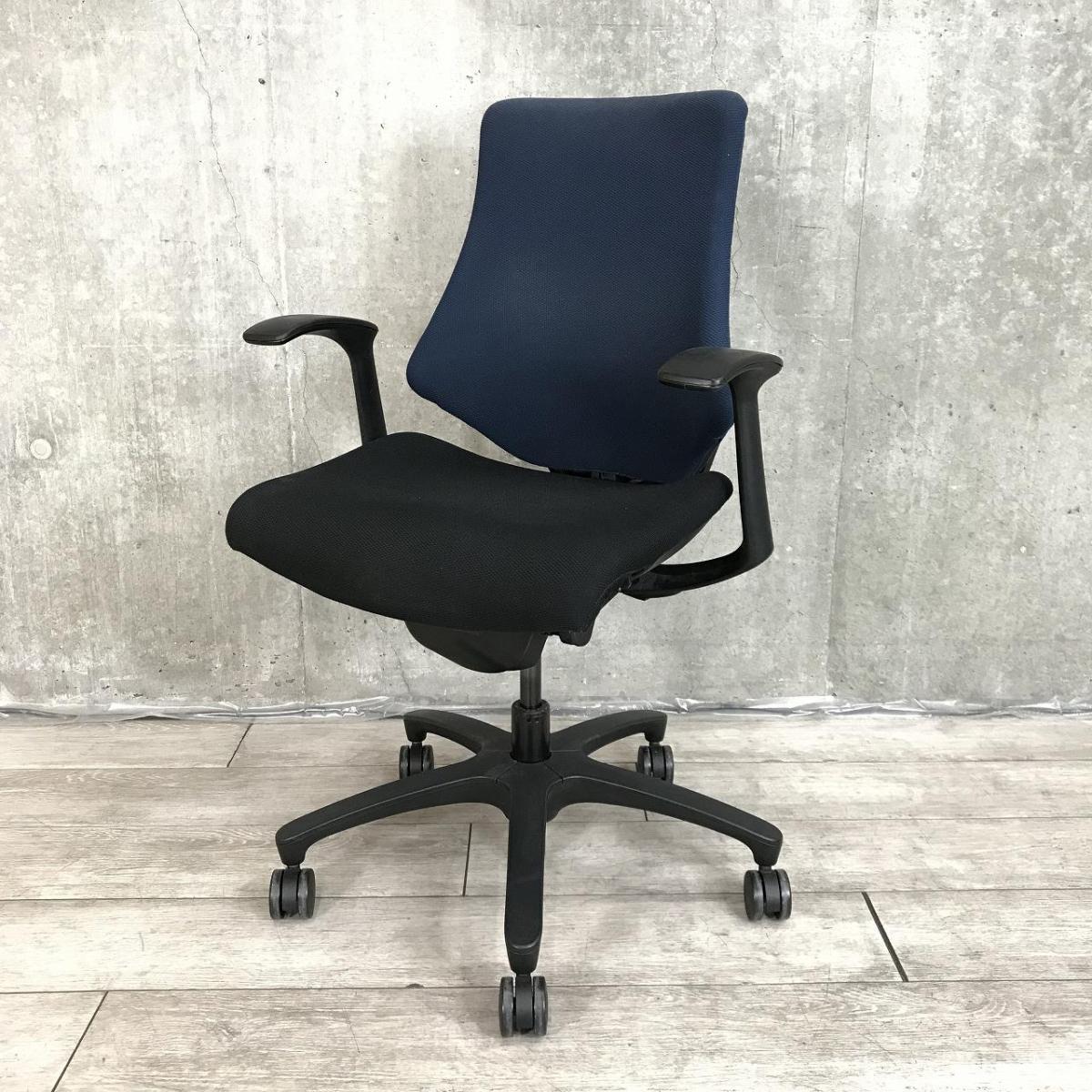 【姿勢の変化にフレキシブルに対応！スタイリッシュなデザイン！】■イトーキ（ITOKI）　エフチェア（ｆ）　肘付き　ローバック　■固定肘　■背面ネイビーブルー/座面ブラック×ブラックシェル
                        エフクロス
                                    中古
            