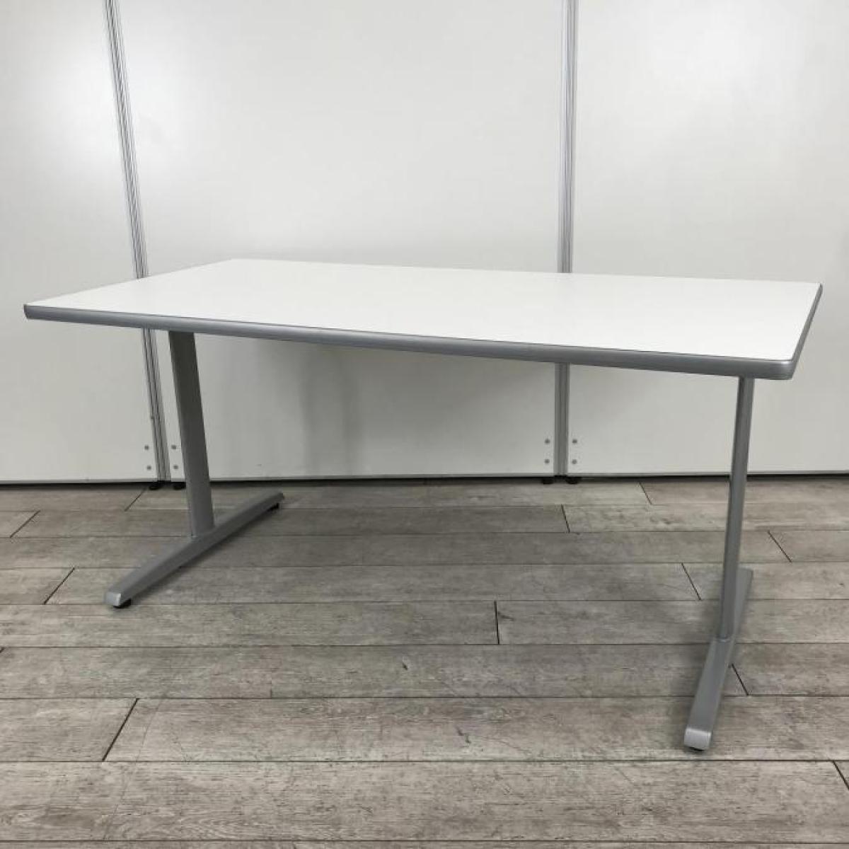 【リフレッシュスペースにもオススメのミーティングテーブル！】■オカムラ（okamura）製　8177シリーズ　ミーティングテーブル　■W1500×D750㎜　T字脚タイプ　■天板：ホワイト
                        8177シリーズ
                                    中古
            